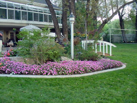 The beautiful yard at the Daw's Residence